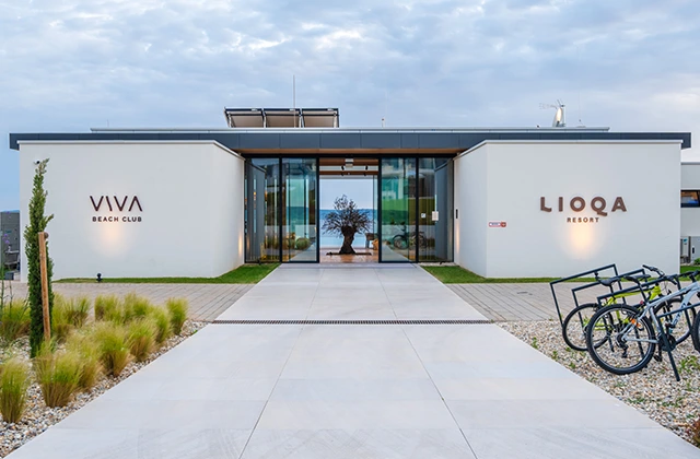Ulaz u LIOQA Resort s recepcijom – 2N portafoni i Gira G1 paneli